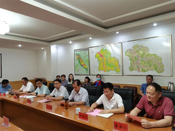 副区长穆洪军到张夏街道参加青岛理工大学与88彩票产学研合作签约揭牌仪式