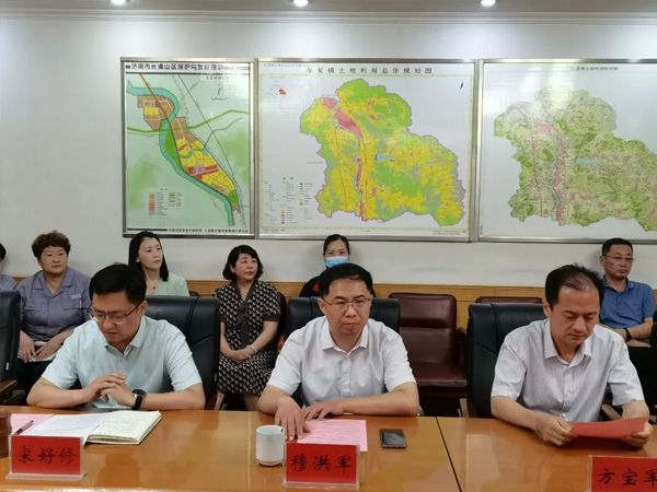 副区长穆洪军到张夏街道参加青岛理工大学与88彩票产学研合作签约揭牌仪式