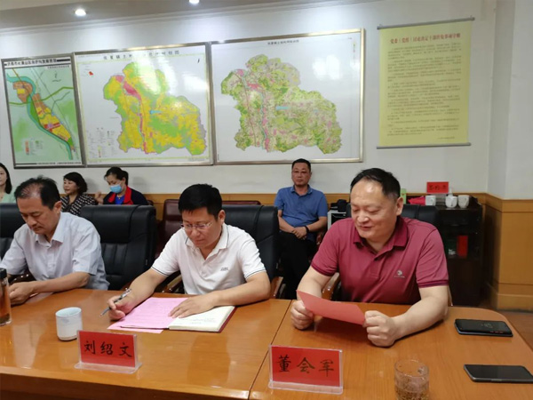 副区长穆洪军到张夏街道参加青岛理工大学与88彩票产学研合作签约揭牌仪式